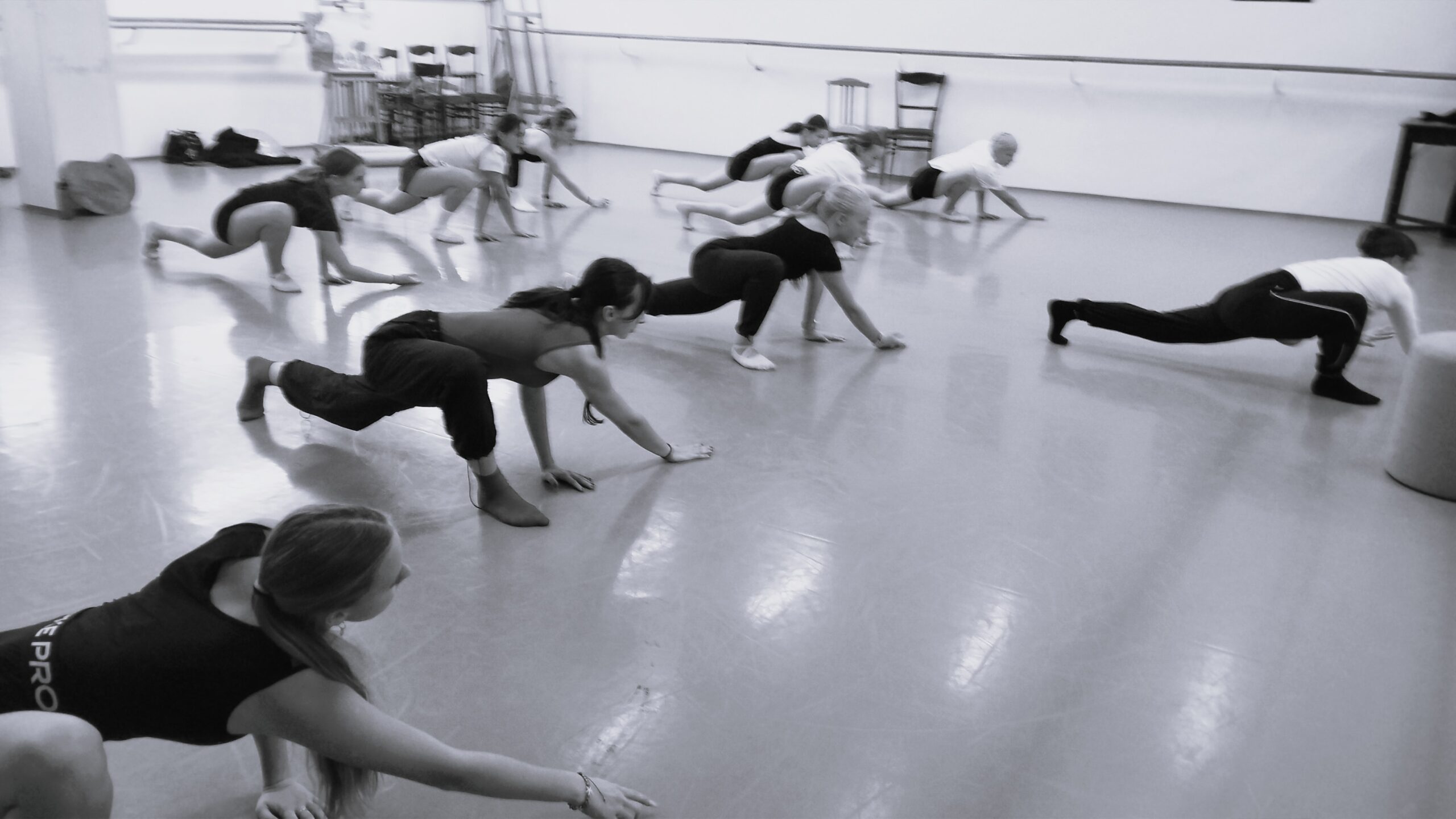 Lektorka Lucy Grace Macphail při ukázce choreografie