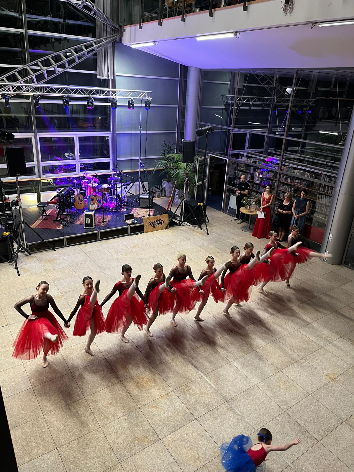 Dětské baletní vystoupení Malex Ballet School na společenské akci